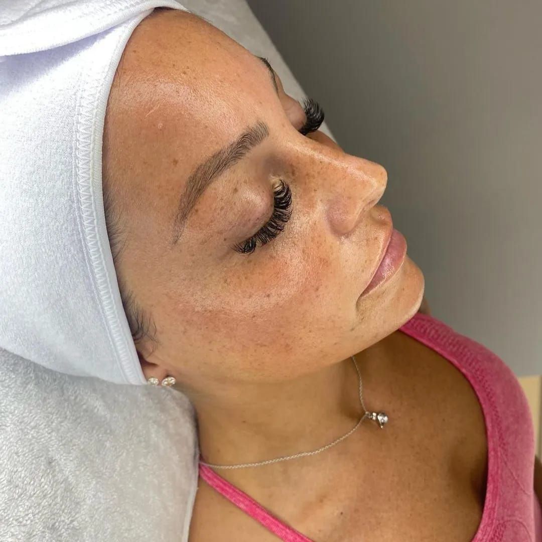 Medik8 UNIVERSAL AHA Brightening Peel - Image 1