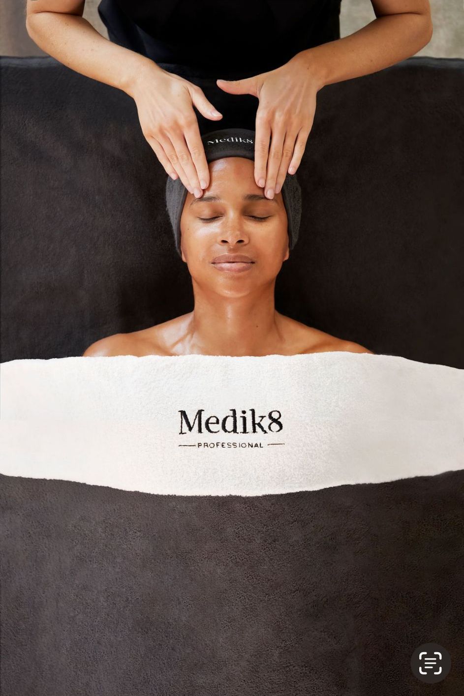 Medik8 UNIVERSAL AHA Brightening Peel - Image 3