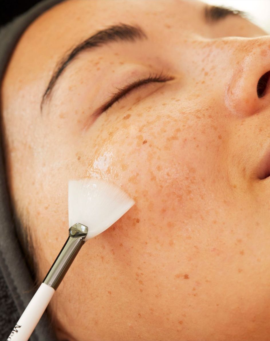 Medik8 UNIVERSAL AHA Brightening Peel - Image 1